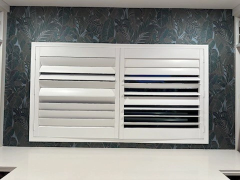 Wallpaper installation Naperville, IL professional