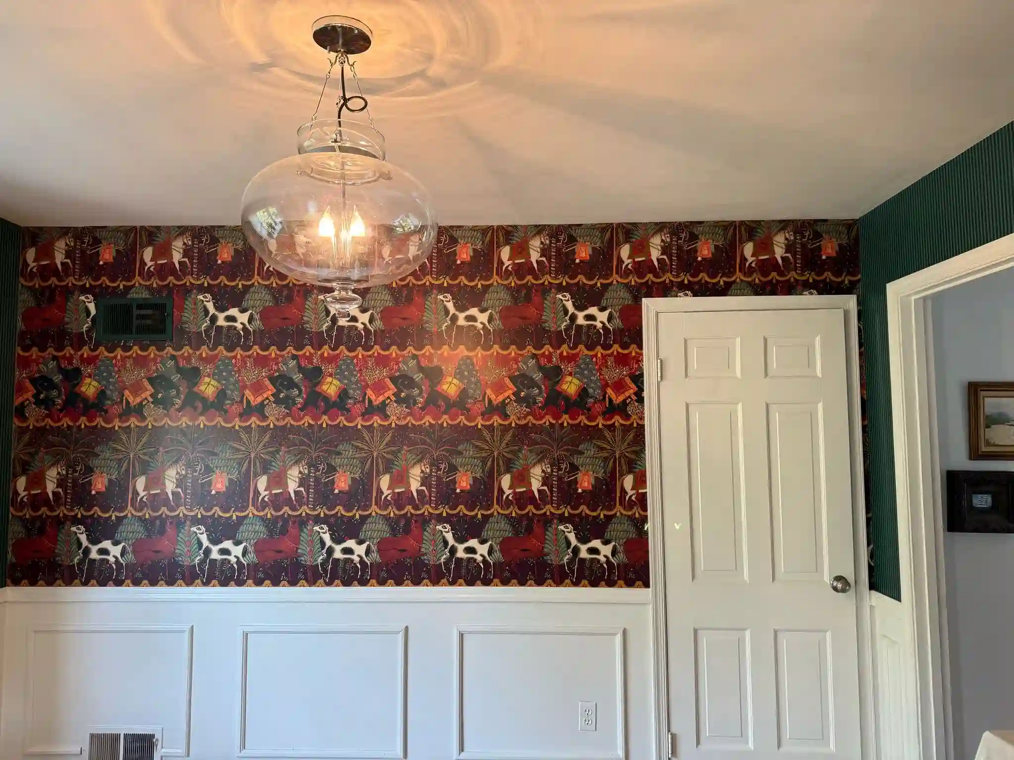 Wallpaper installation Arlington Heights, IL professional